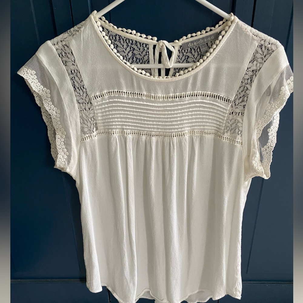 White blouse Daniel rainn